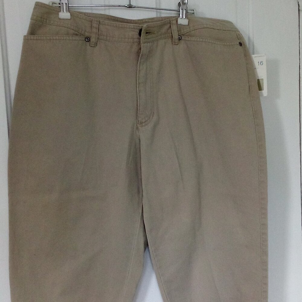 Liz Claiborne New Pedal Pusher Tan Size 16